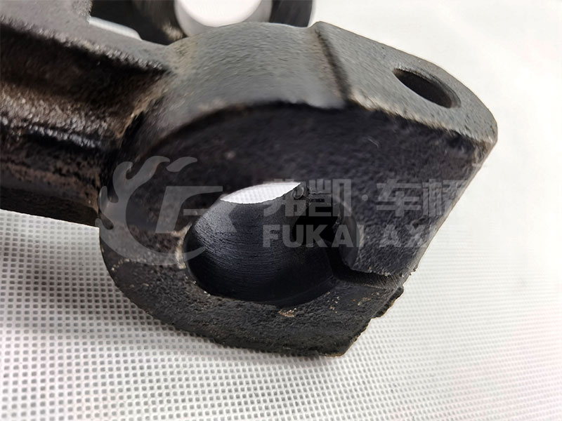 Cosse de levage à ressort à lames avant pour pièces de rechange de camion FAW Jiefang 2902466-DN421