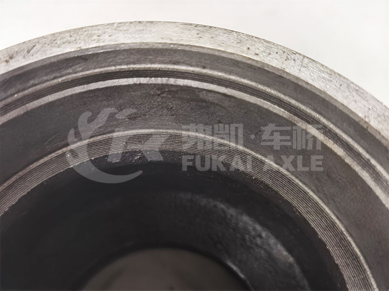 Moyeu de roue avant pour pièces de rechange de camion Liuqi Chenglong X8a QY132X8-3103015A