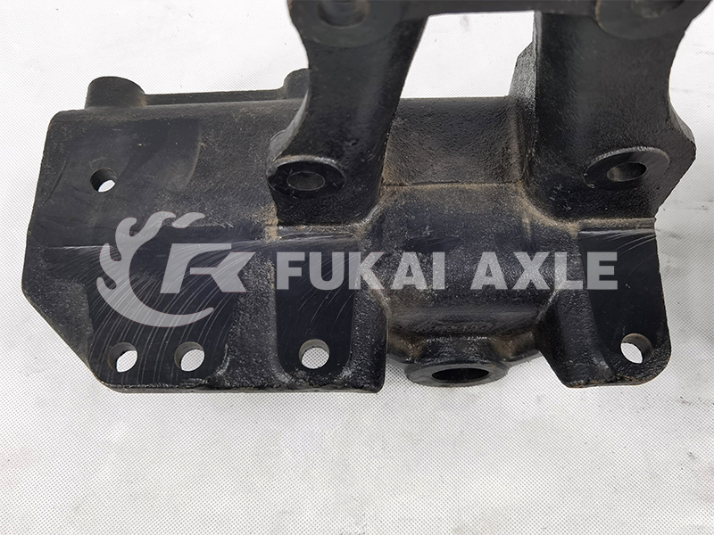 Support de plaque d'acier à ressort à lames pour pièces de rechange de camion FAW Jiefang 2902441-56S 2902442-56S