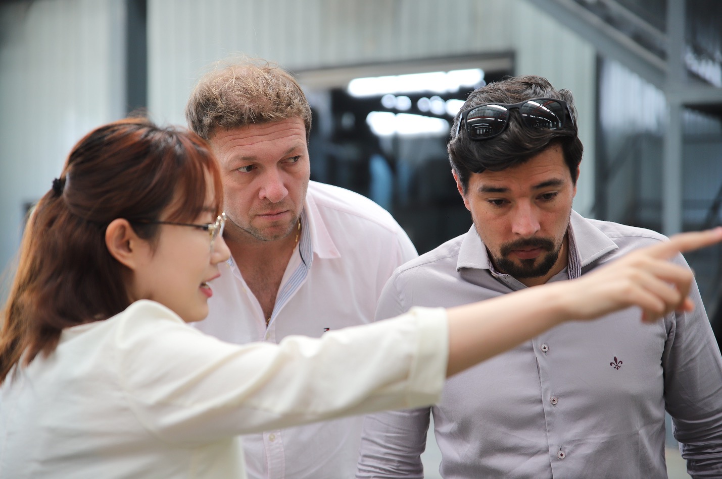 Bienvenue aux clients pour visiter l'usine